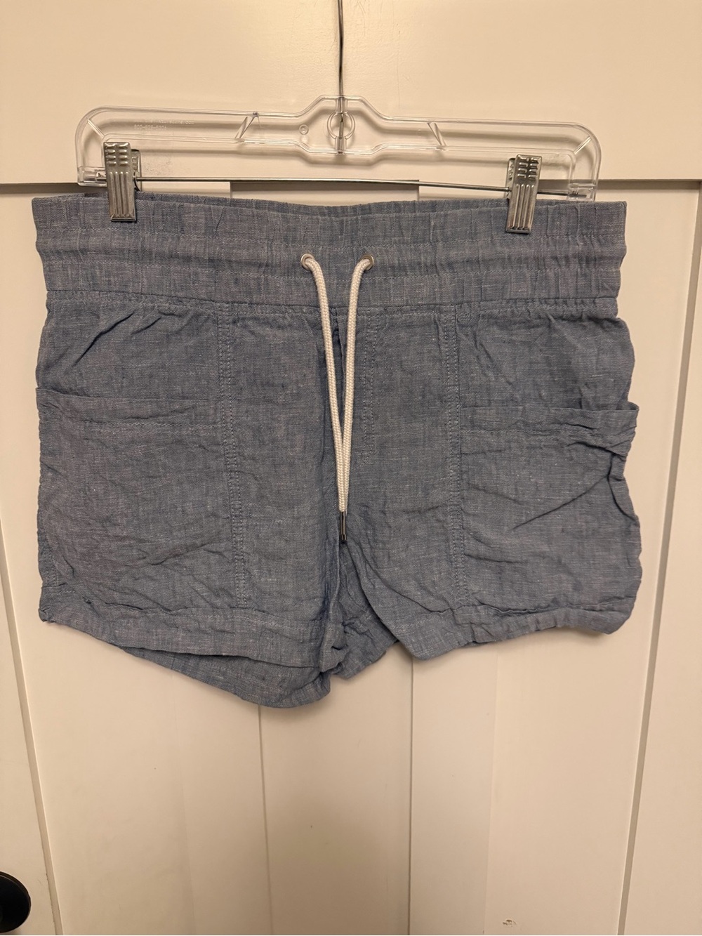 Athleta Cabo Linen Shorts Light Blue Chambray Smocked Waist Drawstring Size 6 - Picture 2 of 6